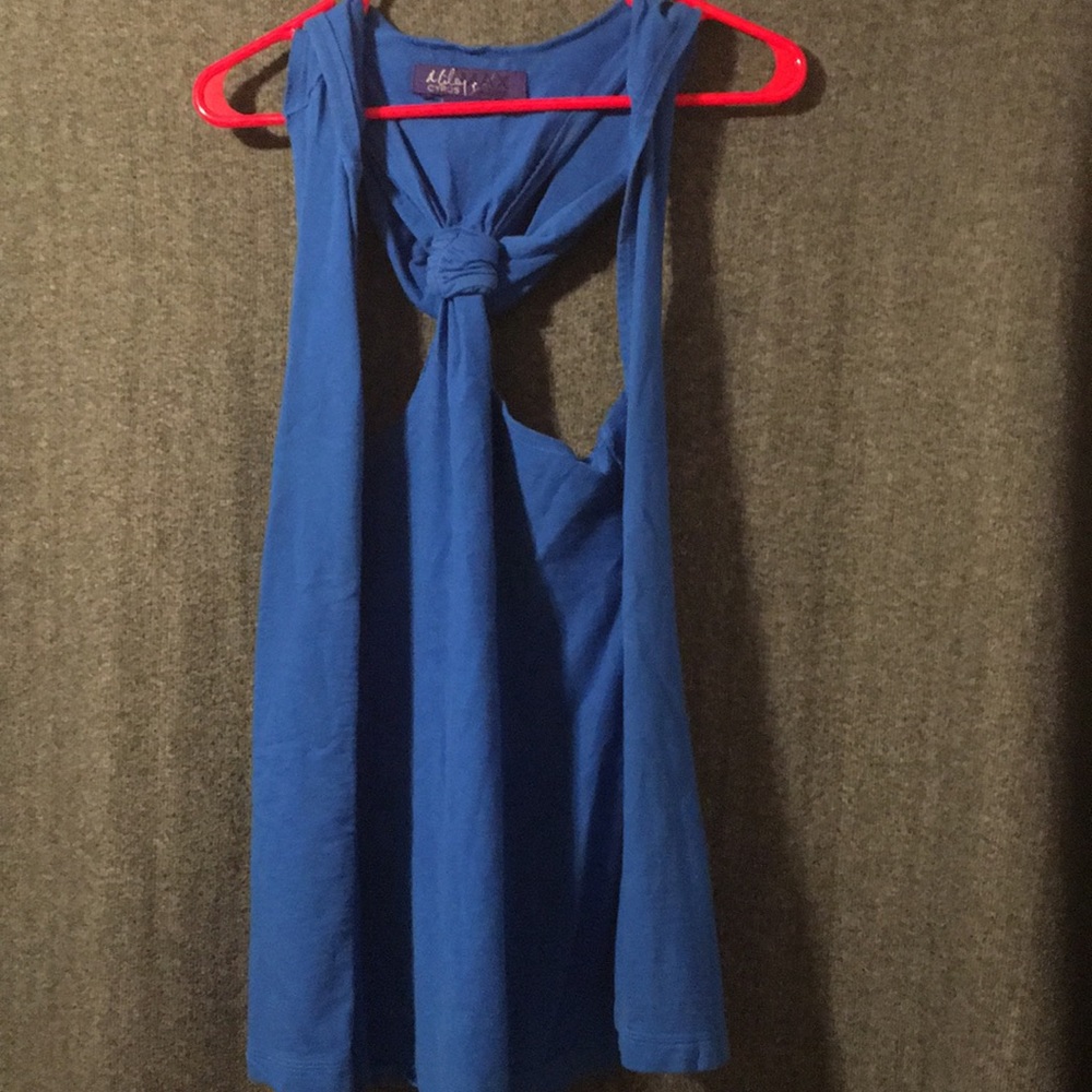 Hooded open front tank